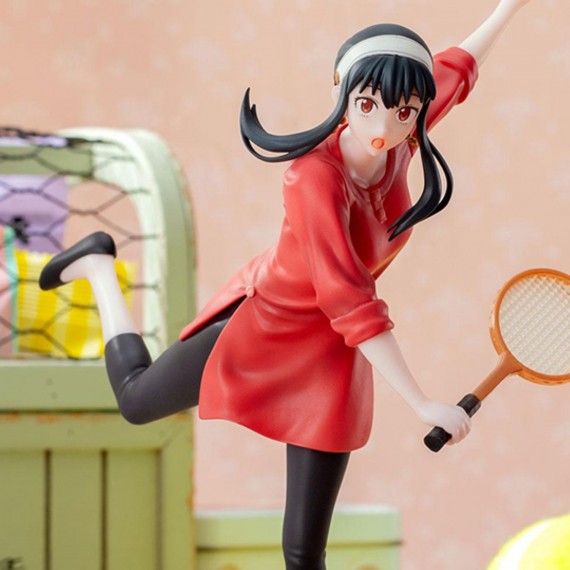 Figurine Spy X Family - Yor Forger Tennis Ver Luminasta 18cm