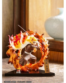 Figurine Demon Slayer Rengoku Kyojuro Ichiban Kuji Hold the Blade Last One Ver.